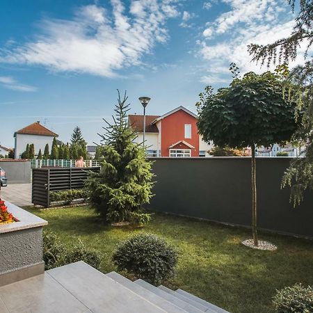 Apartman*** Apartamento Varaždin Exterior foto